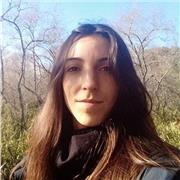 Puedo acompañar procesos creativos y dar clases de pintura y artes visuales en general a niños y adultos. También dar refuerzo en comprensión lectora a escolares. Niñera part time